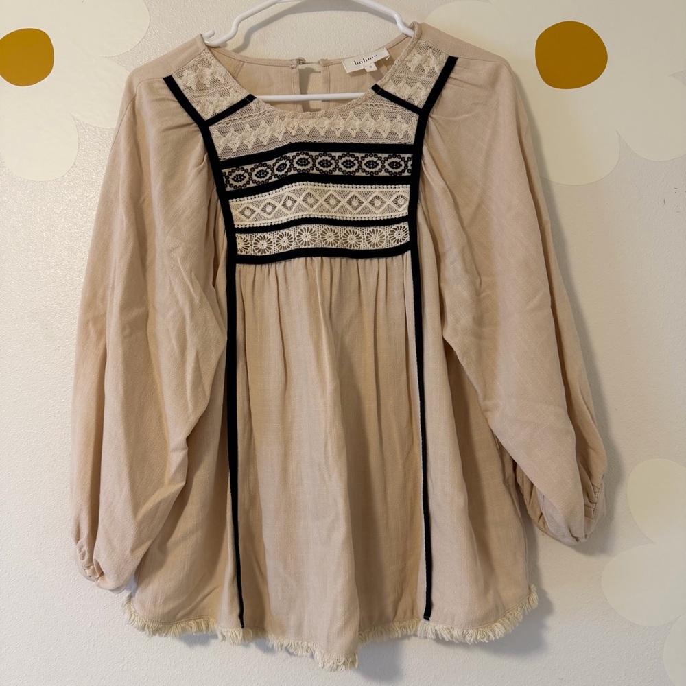Bohme Linen Boho Top with Crocheted Details and Oversized Fit - Picture 4 of 11